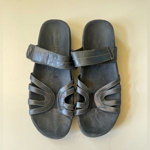 Aravon remy black leather slide sandals. Comfort size 7